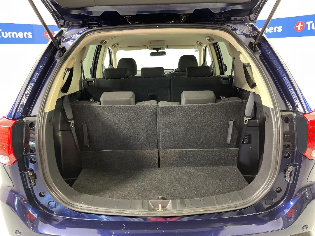 Photo '29' of Mitsubishi Outlander