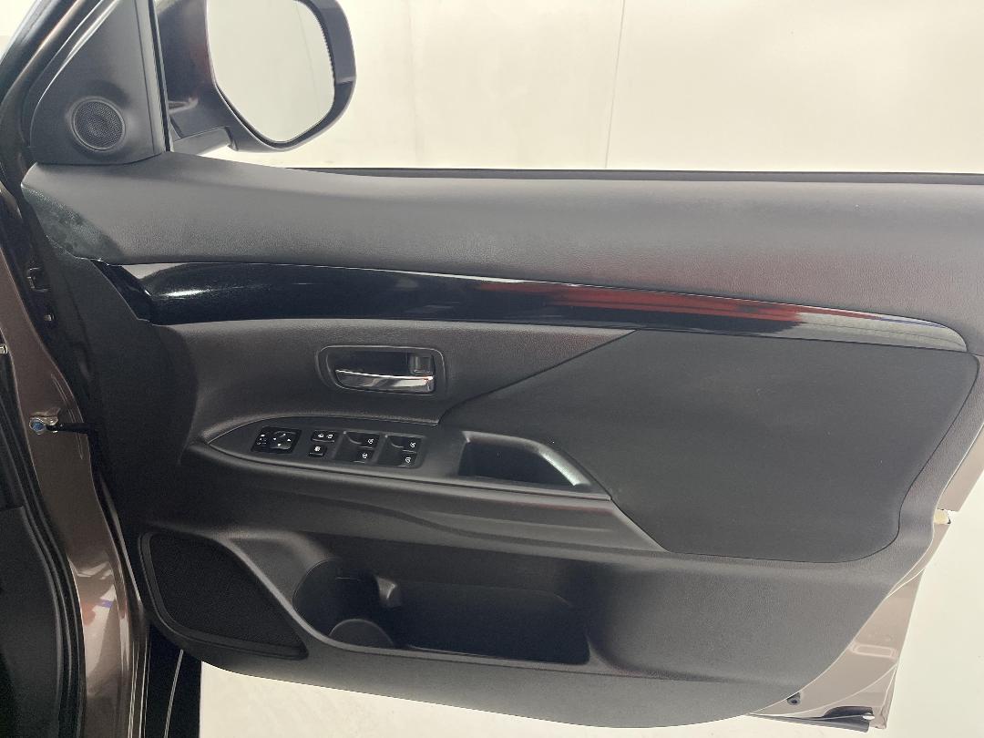 Photo '15' of Mitsubishi Outlander Photo '15' of Mitsubishi Outlander