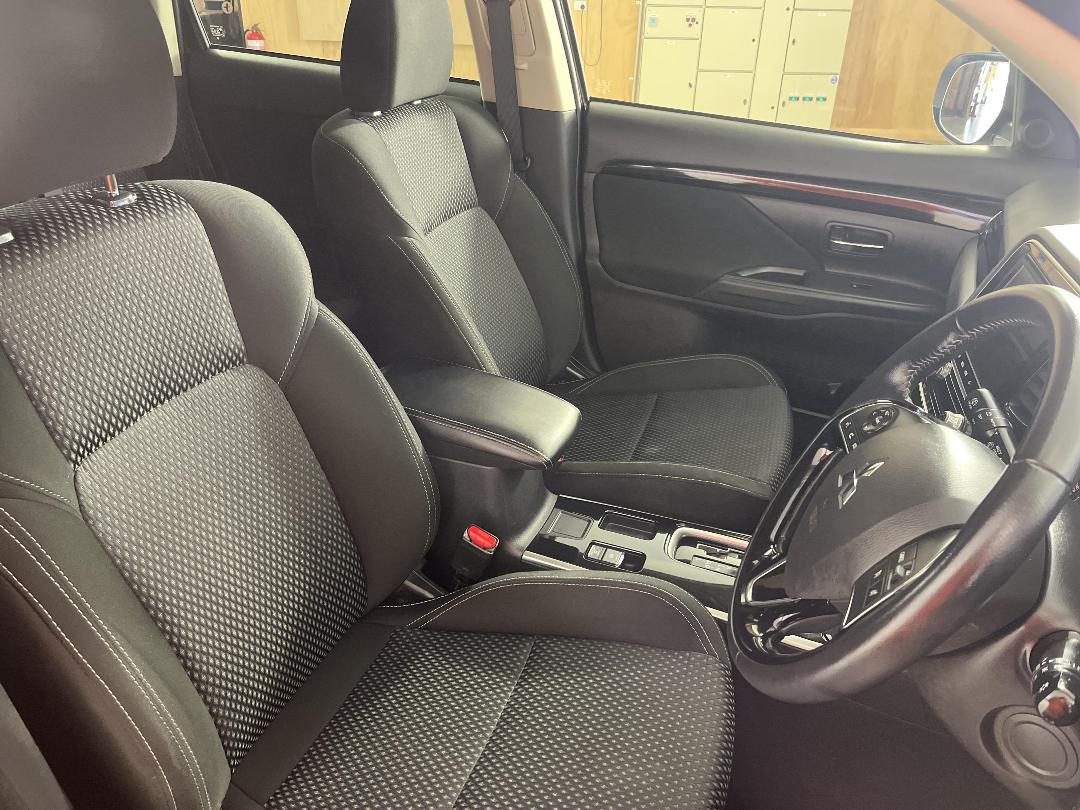 Photo '16' of Mitsubishi Outlander Photo '16' of Mitsubishi Outlander