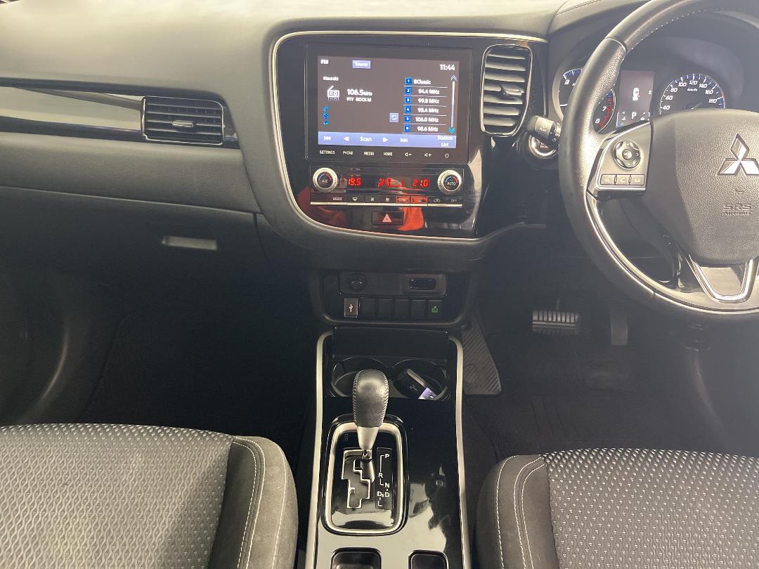 Photo '18' of Mitsubishi Outlander Photo '18' of Mitsubishi Outlander