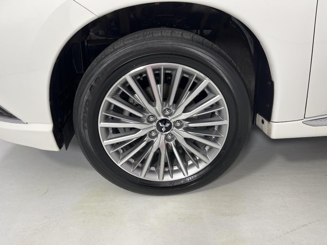 Photo '10' of Mitsubishi Outlander