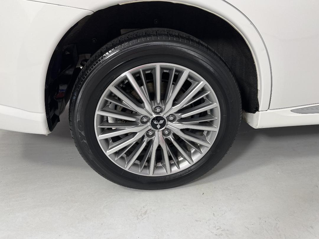 Photo '12' of Mitsubishi Outlander