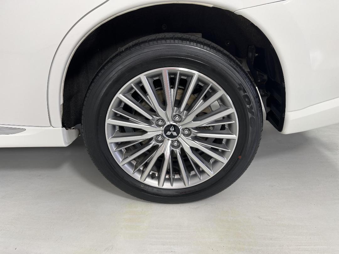 Photo '11' of Mitsubishi Outlander