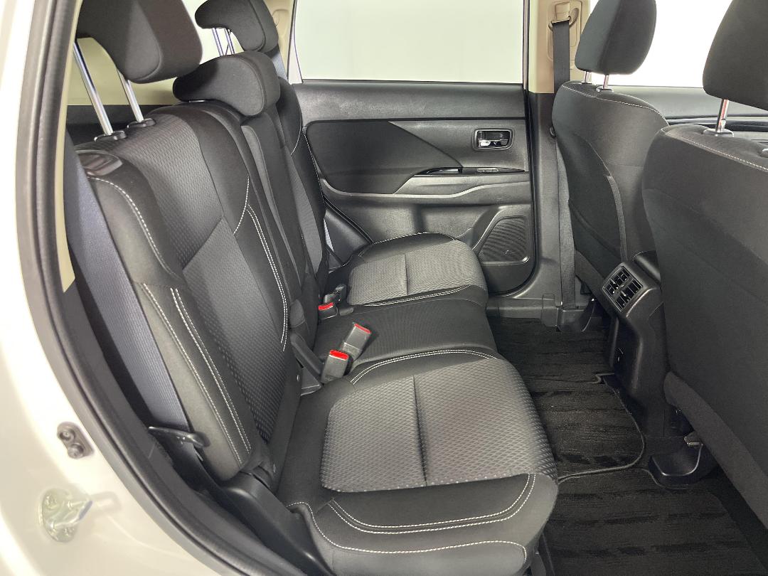 Photo '20' of Mitsubishi Outlander