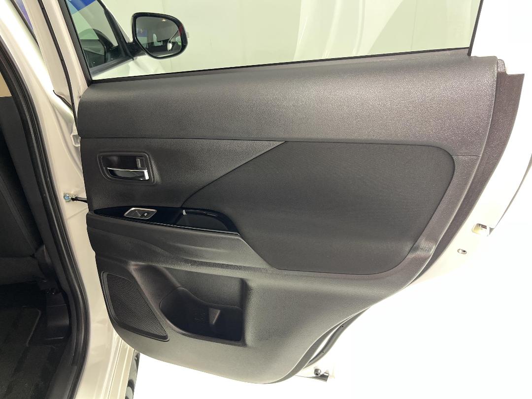 Photo '19' of Mitsubishi Outlander