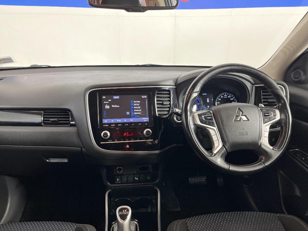 Photo '17' of Mitsubishi Outlander