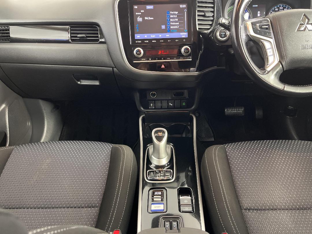 Photo '18' of Mitsubishi Outlander