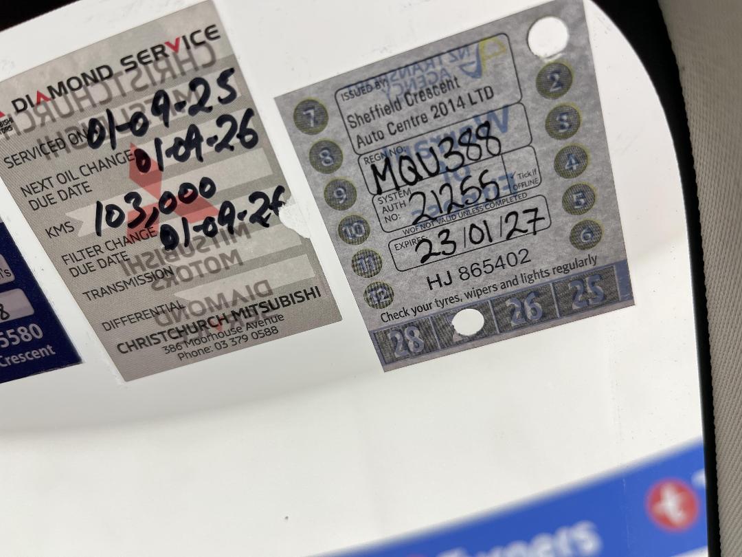 Photo '23' of Mitsubishi Outlander