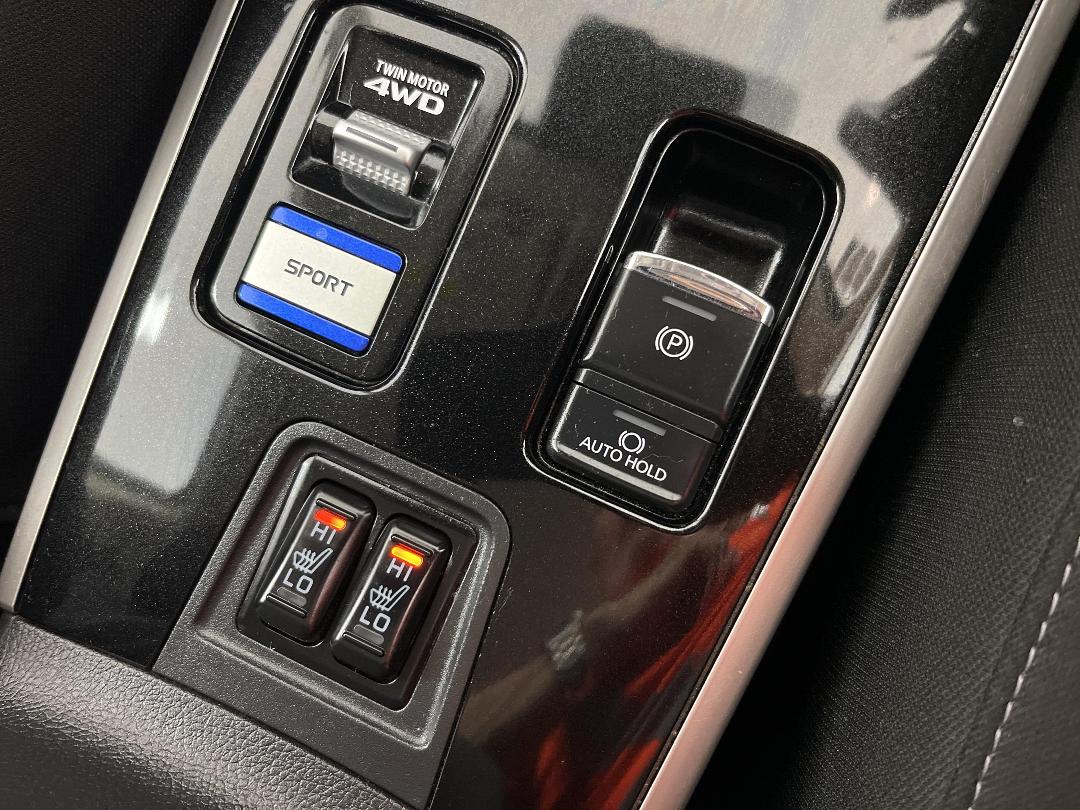 Photo '28' of Mitsubishi Outlander