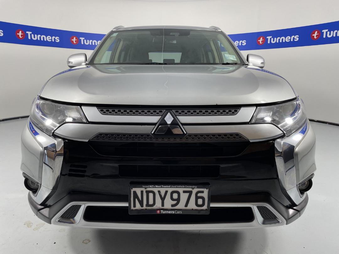 Photo '2' of Mitsubishi Outlander