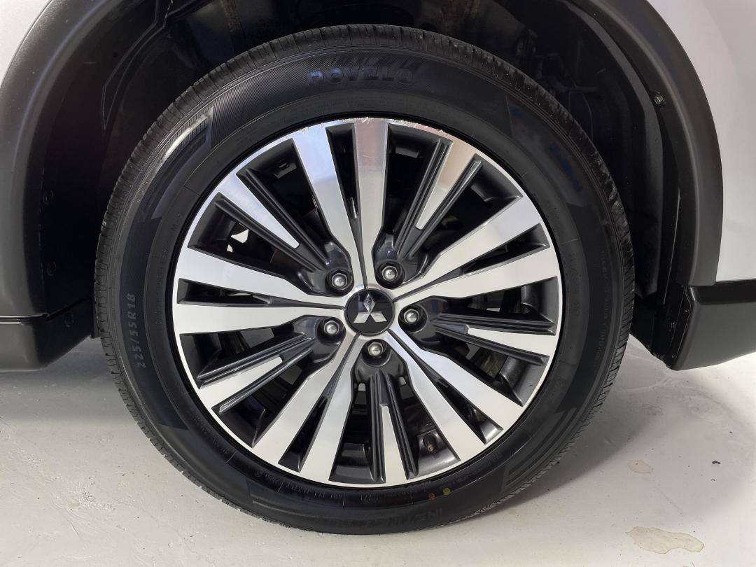 Photo '9' of Mitsubishi Outlander