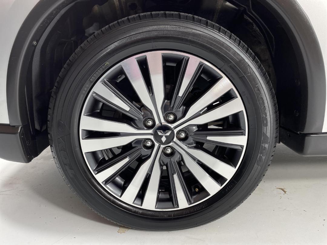 Photo '10' of Mitsubishi Outlander