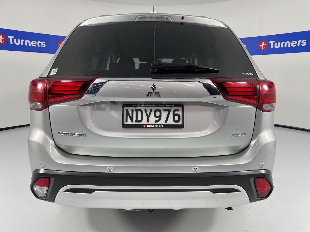 Photo '6' of Mitsubishi Outlander