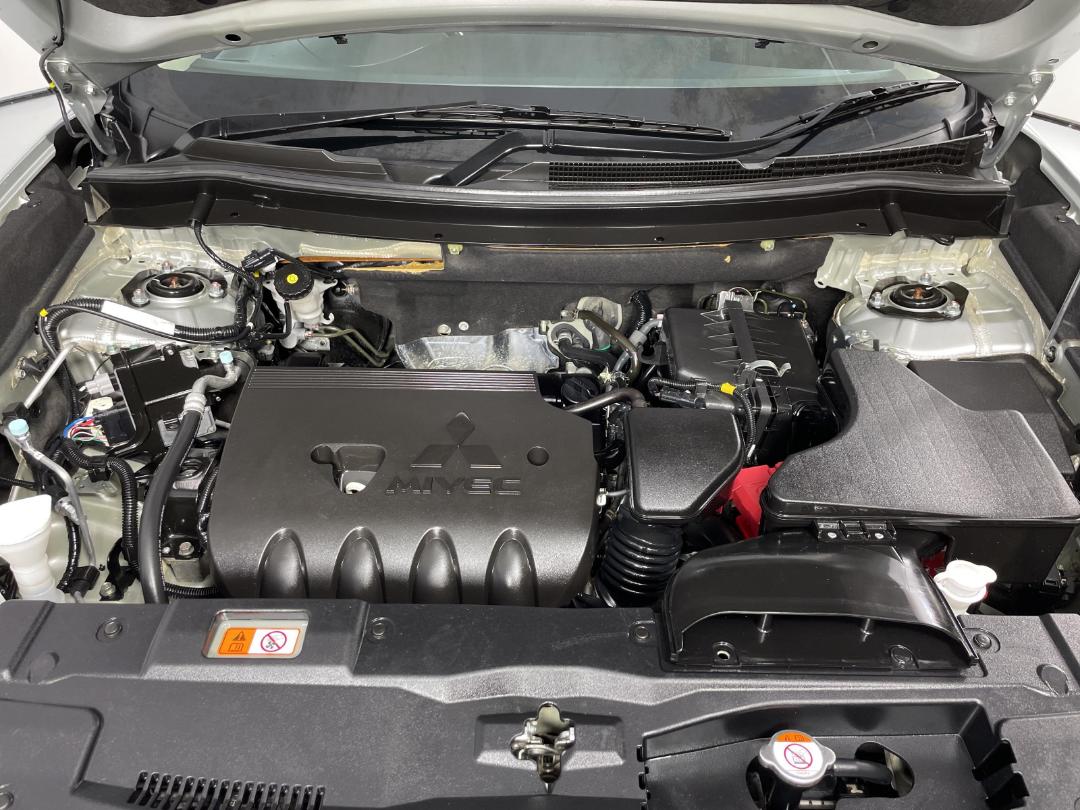 Photo '13' of Mitsubishi Outlander