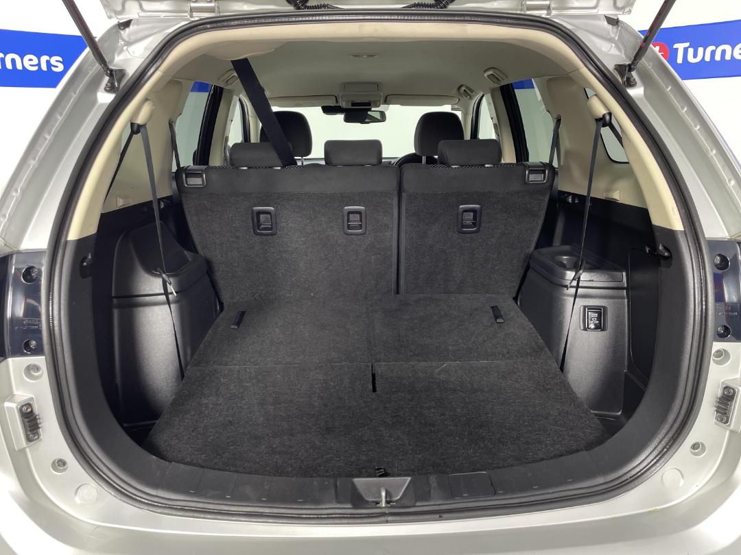 Photo '14' of Mitsubishi Outlander