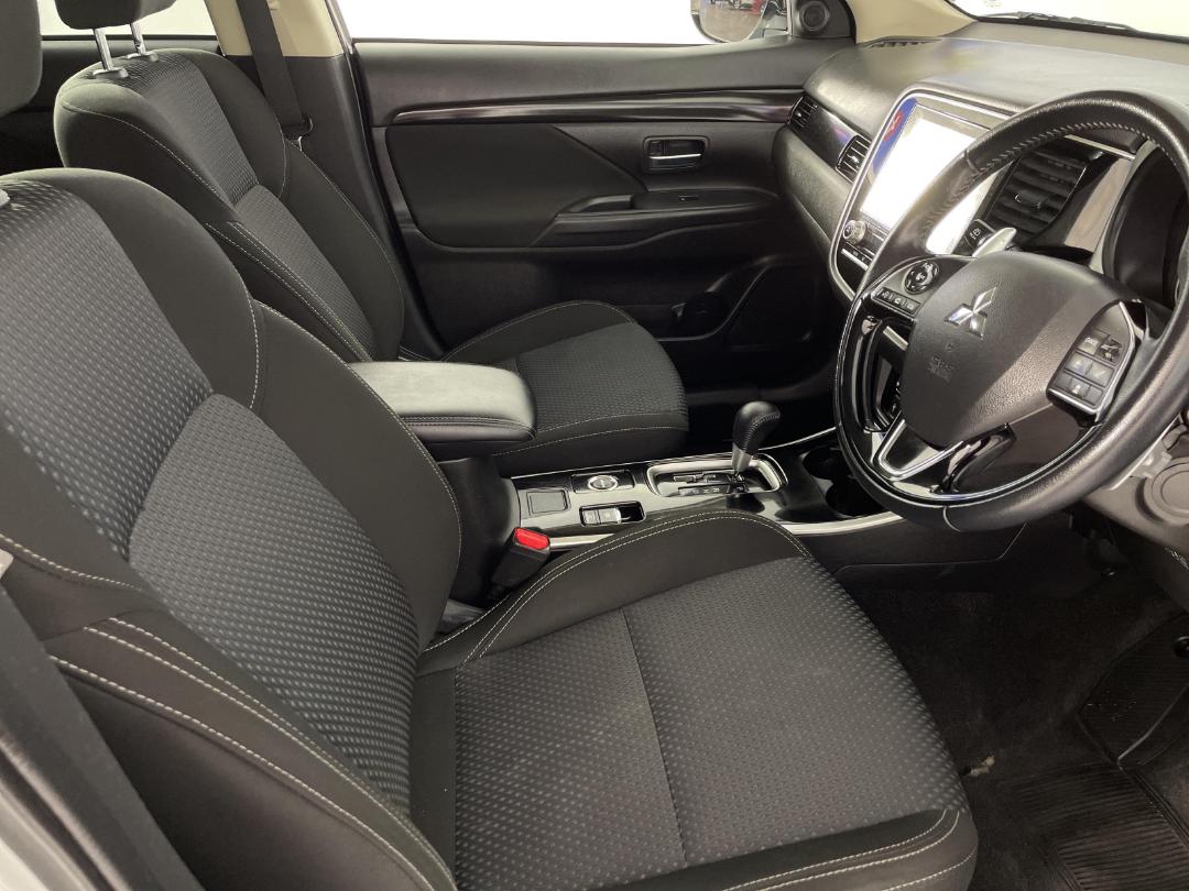 Photo '16' of Mitsubishi Outlander