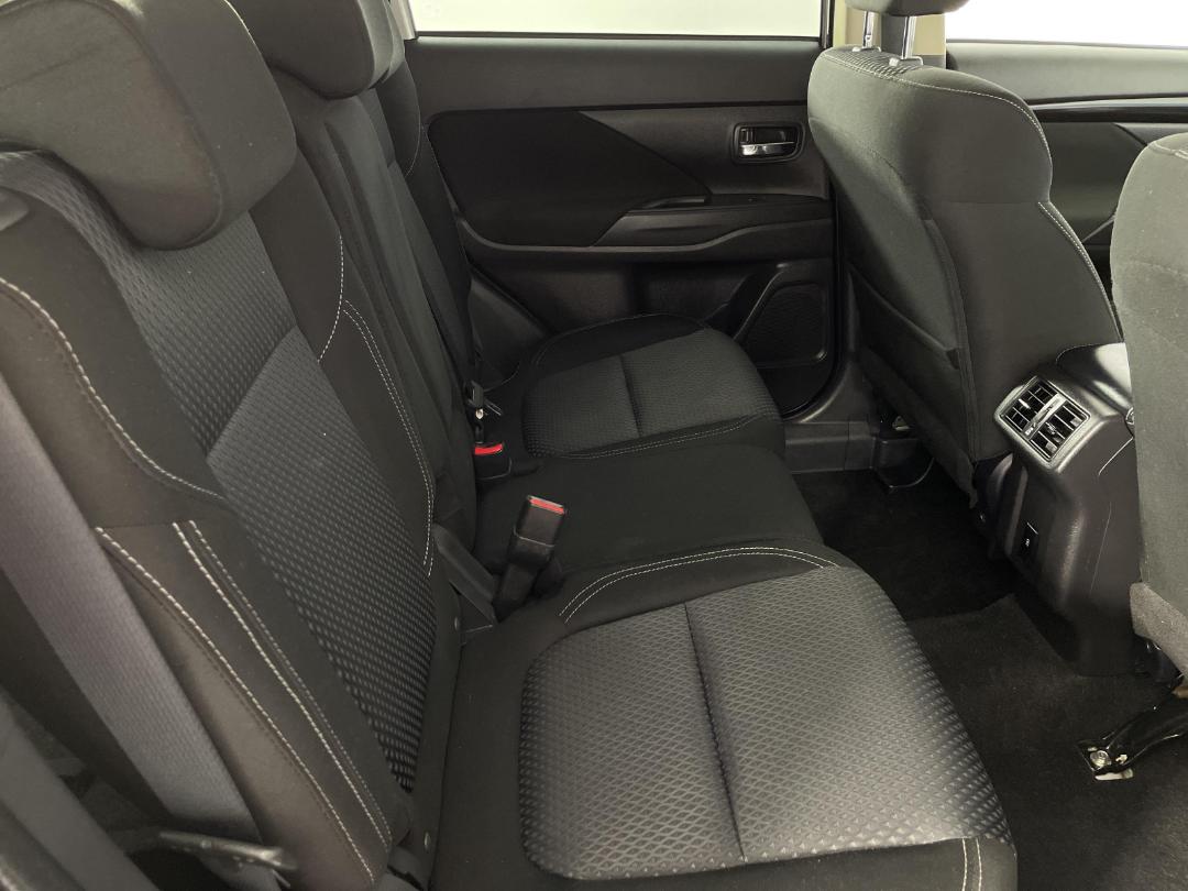 Photo '20' of Mitsubishi Outlander