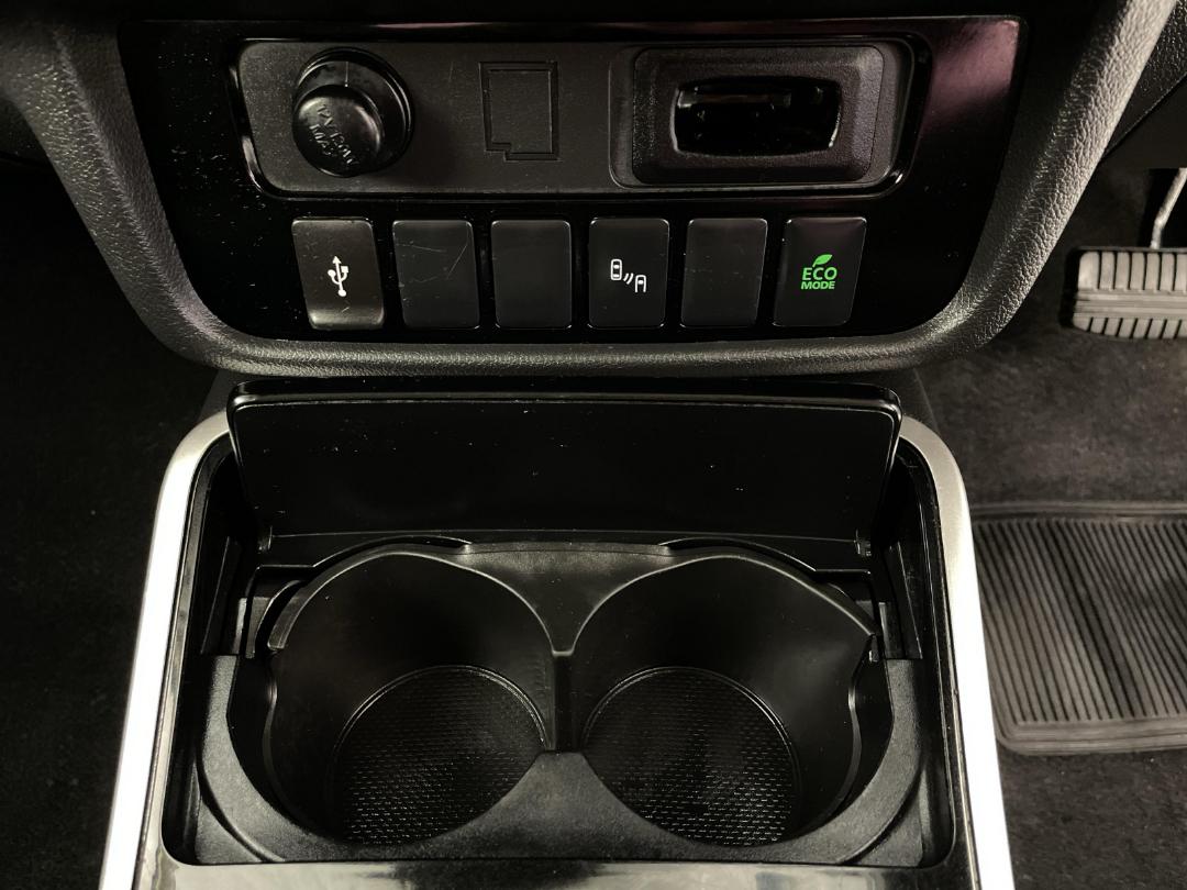 Photo '28' of Mitsubishi Outlander