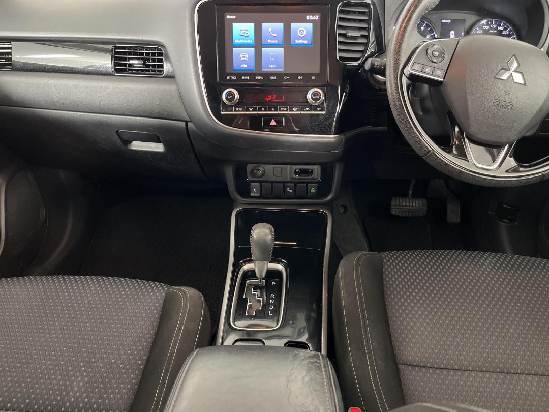 Photo '18' of Mitsubishi Outlander