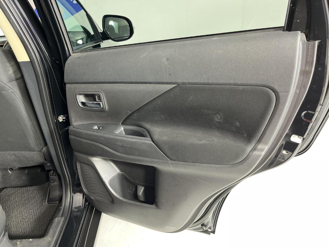 Photo '19' of Mitsubishi Outlander