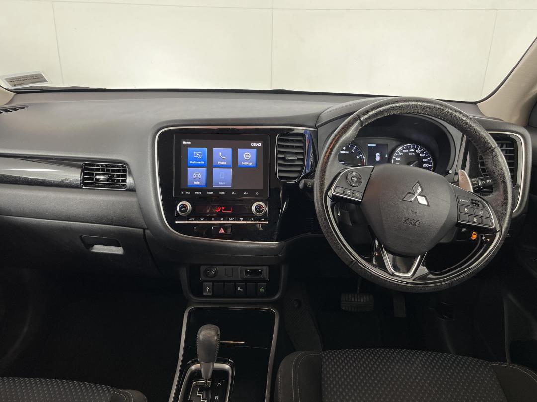 Photo '17' of Mitsubishi Outlander