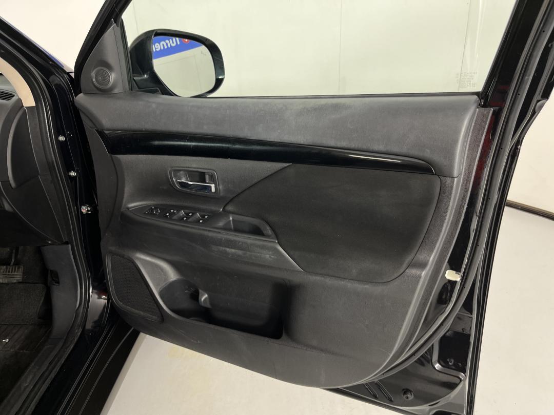 Photo '15' of Mitsubishi Outlander