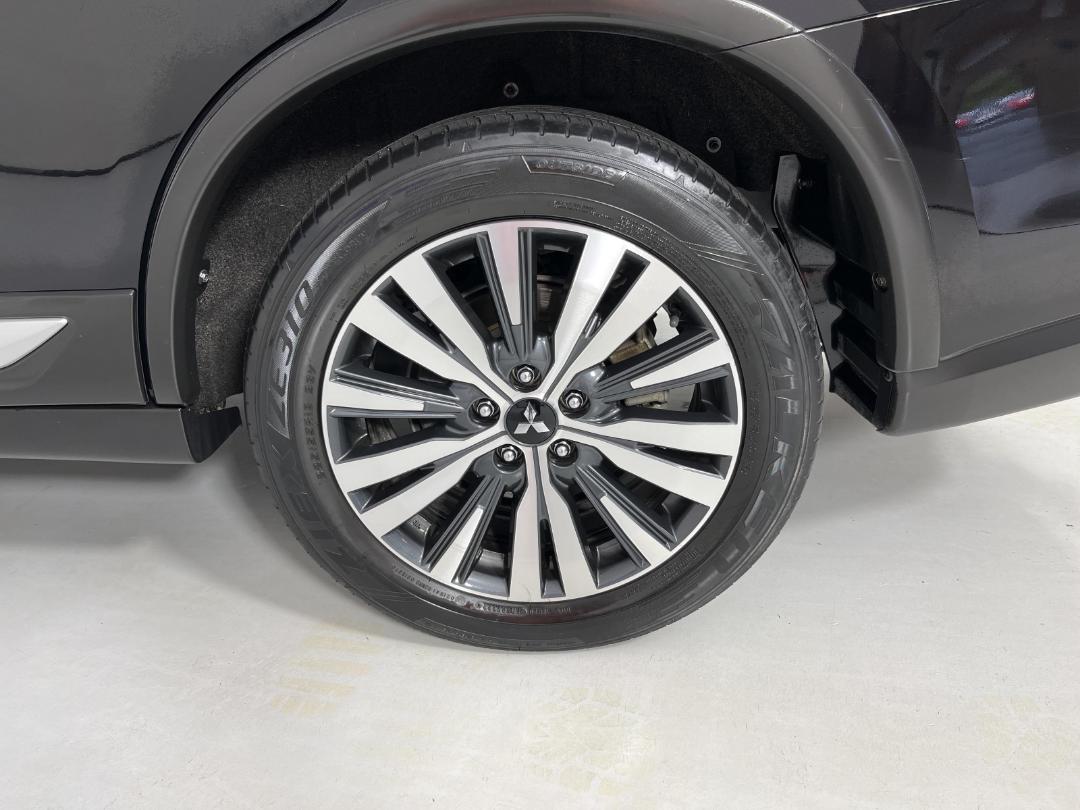 Photo '11' of Mitsubishi Outlander