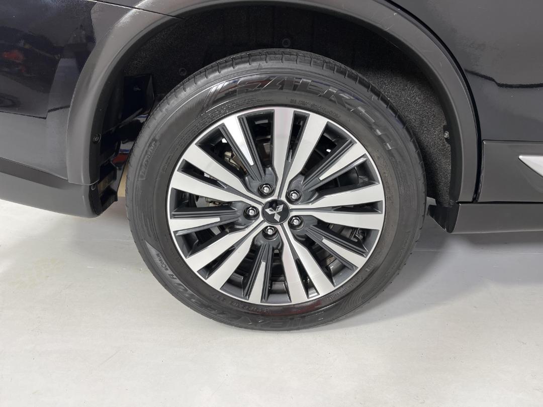 Photo '12' of Mitsubishi Outlander