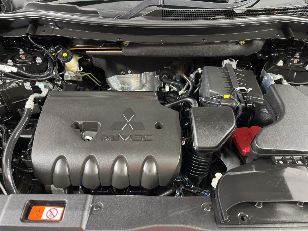 Photo '13' of Mitsubishi Outlander