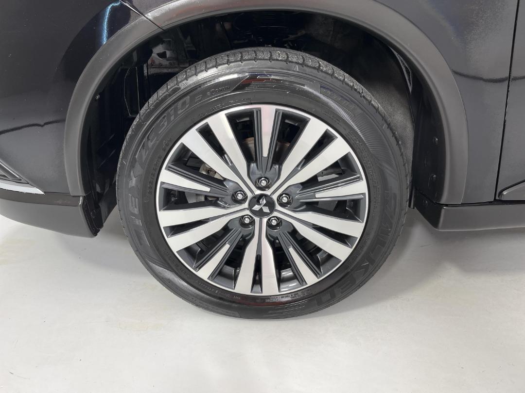 Photo '10' of Mitsubishi Outlander