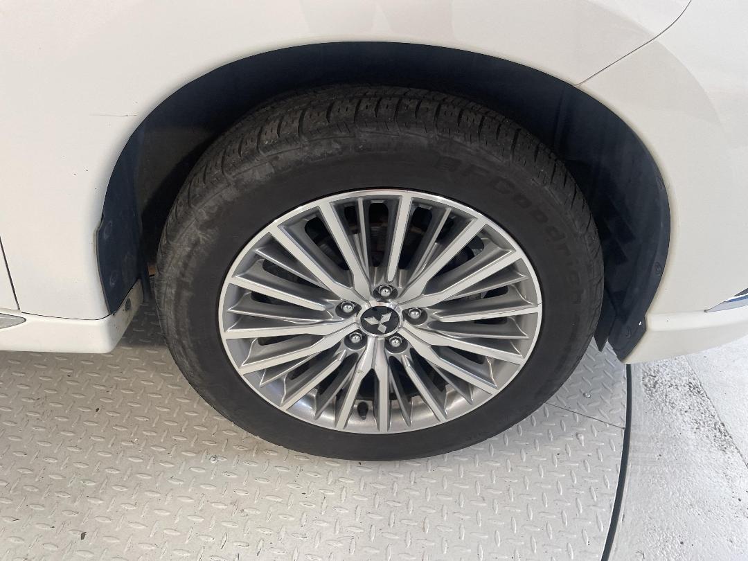 Photo '9' of Mitsubishi Outlander Photo '9' of Mitsubishi Outlander