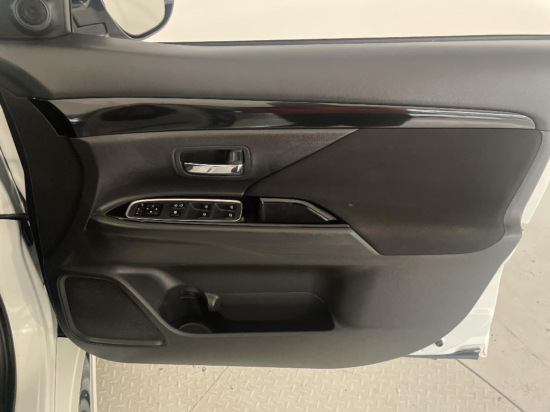 Photo '15' of Mitsubishi Outlander Photo '15' of Mitsubishi Outlander