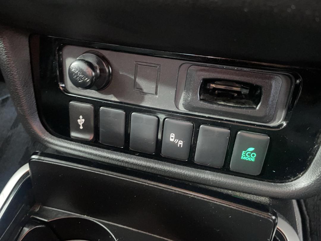 Photo '33' of Mitsubishi Outlander Photo '33' of Mitsubishi Outlander