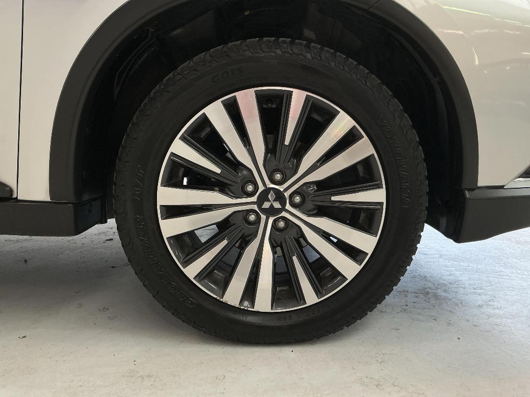 Photo '9' of Mitsubishi Outlander