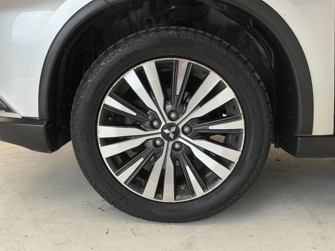 Photo '10' of Mitsubishi Outlander