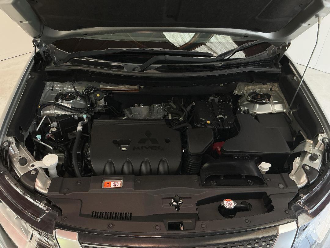 Photo '13' of Mitsubishi Outlander