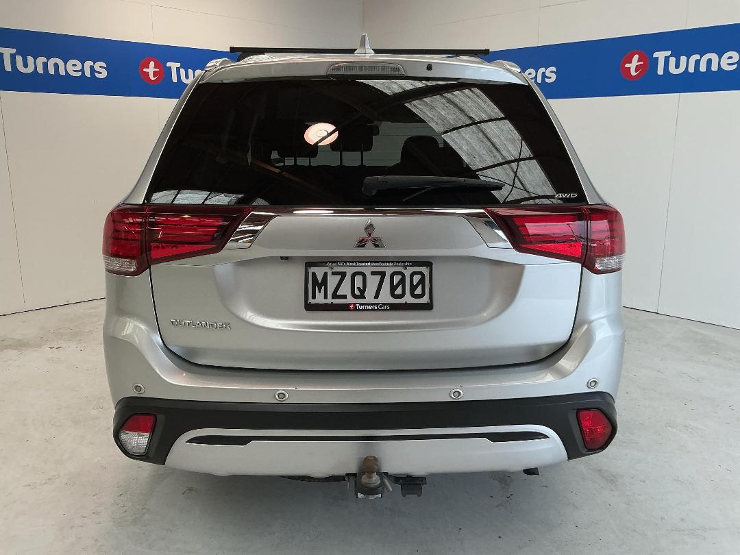 Photo '6' of Mitsubishi Outlander