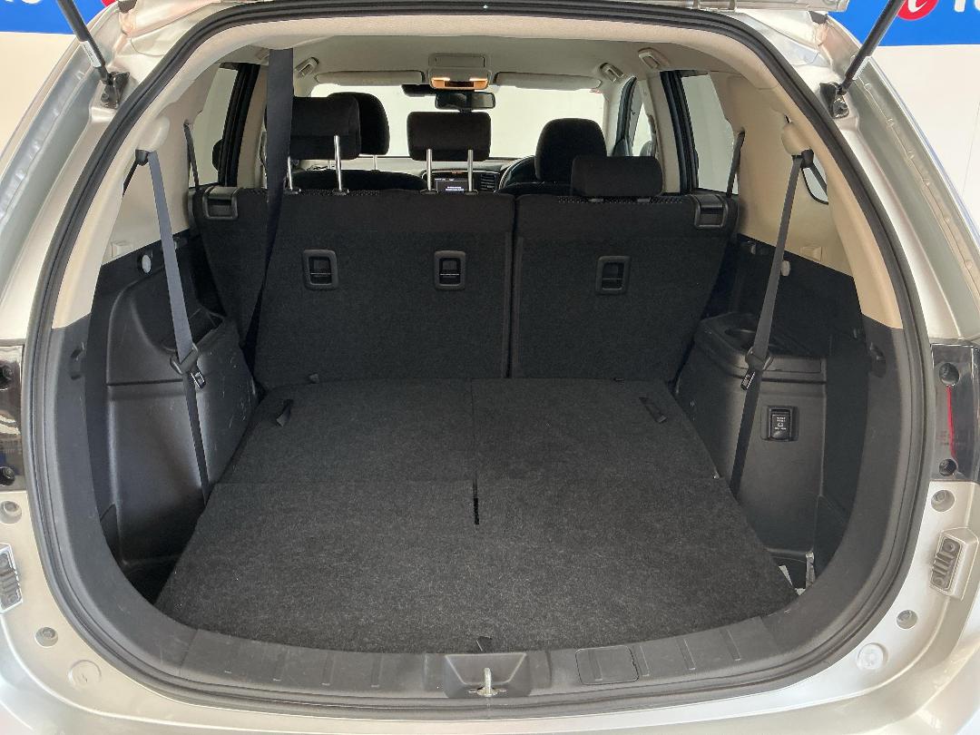 Photo '14' of Mitsubishi Outlander