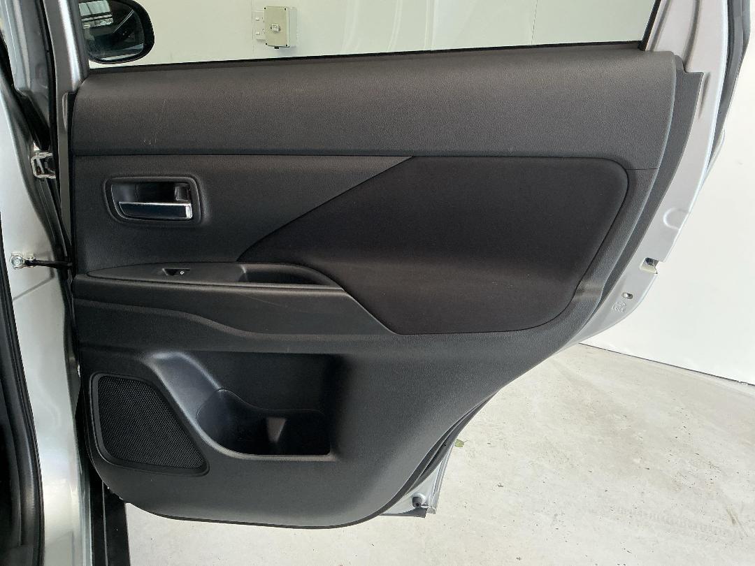 Photo '19' of Mitsubishi Outlander