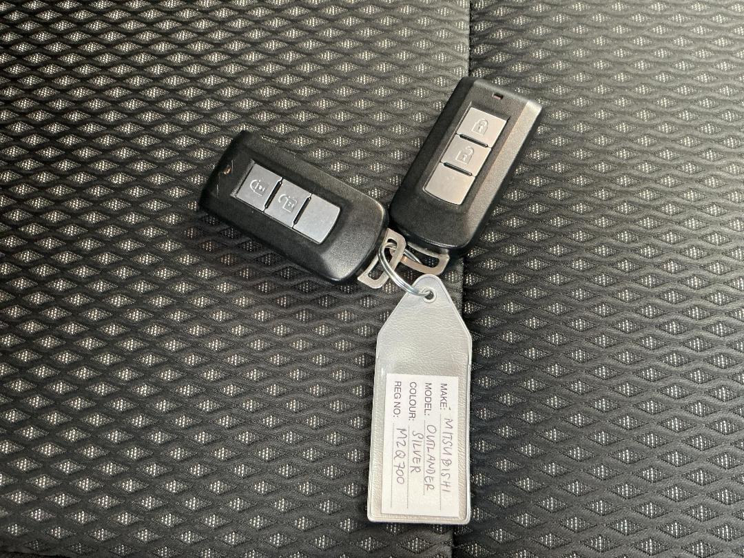 Photo '22' of Mitsubishi Outlander