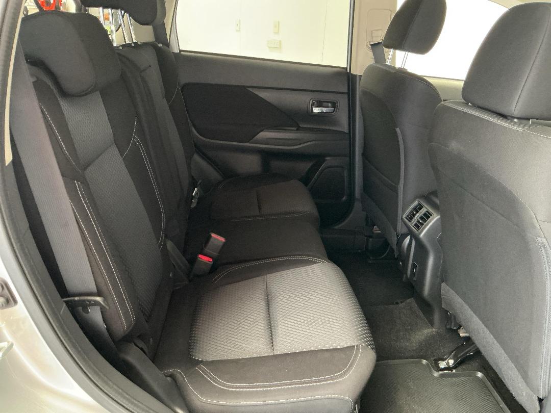 Photo '20' of Mitsubishi Outlander