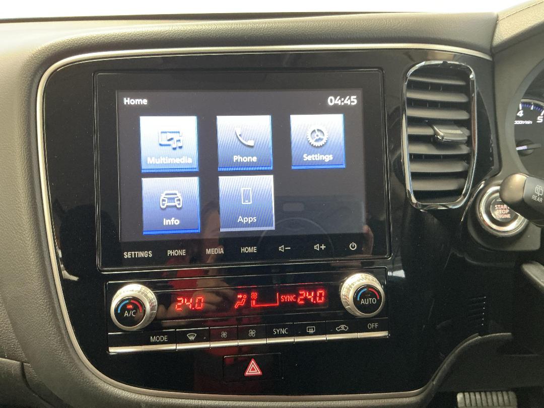 Photo '18' of Mitsubishi Outlander