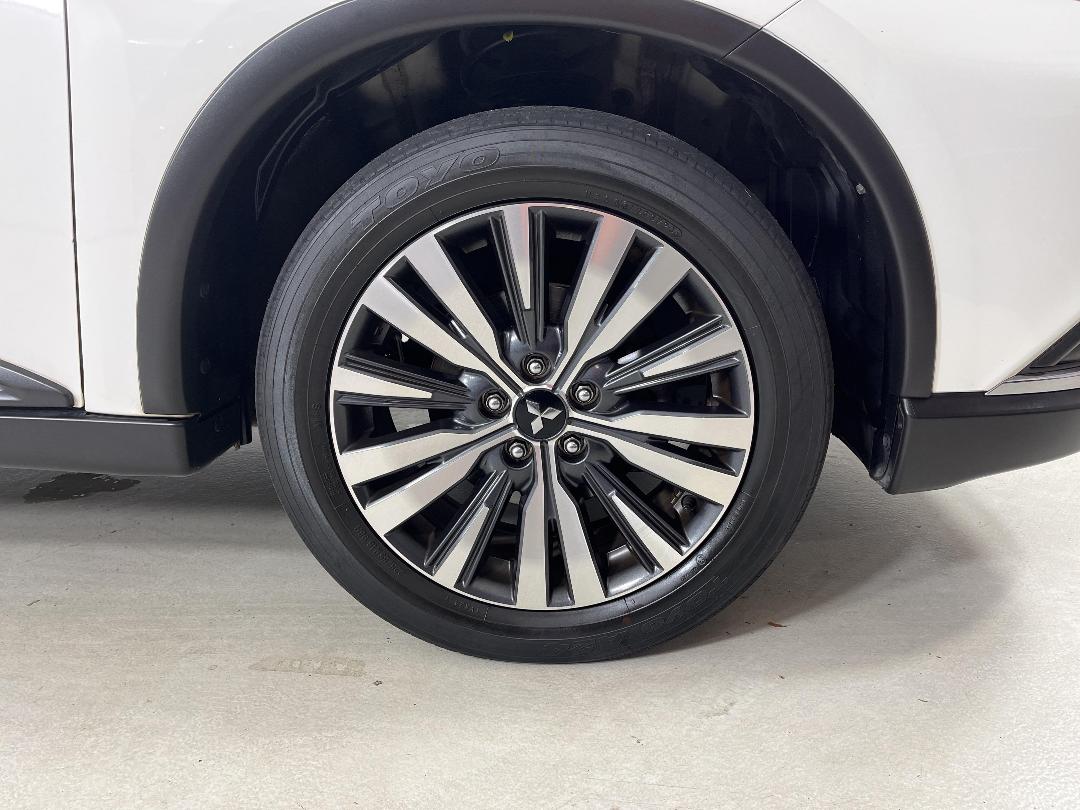 Photo '9' of Mitsubishi Outlander