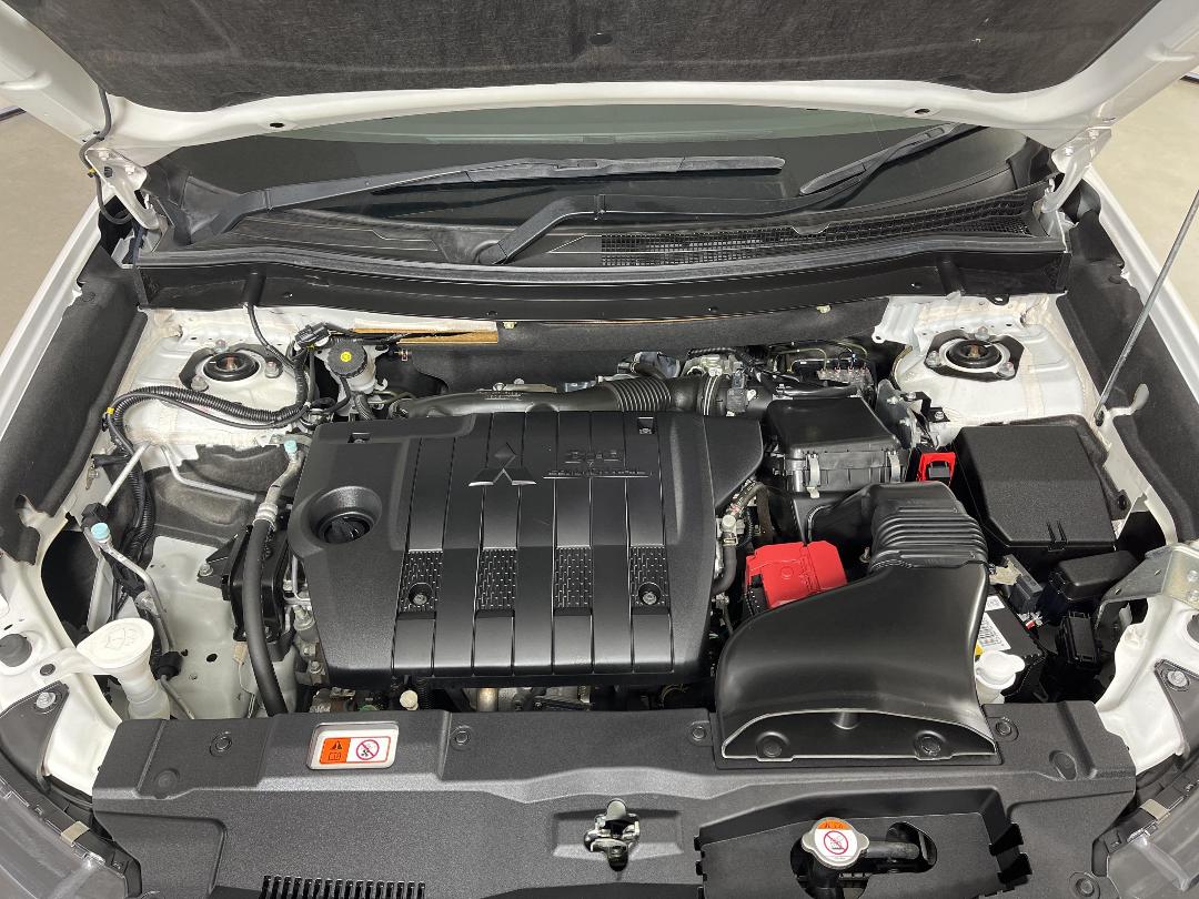 Photo '13' of Mitsubishi Outlander