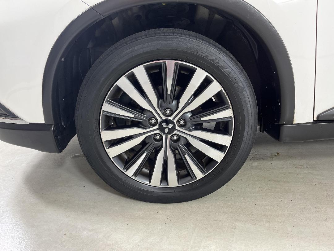 Photo '10' of Mitsubishi Outlander