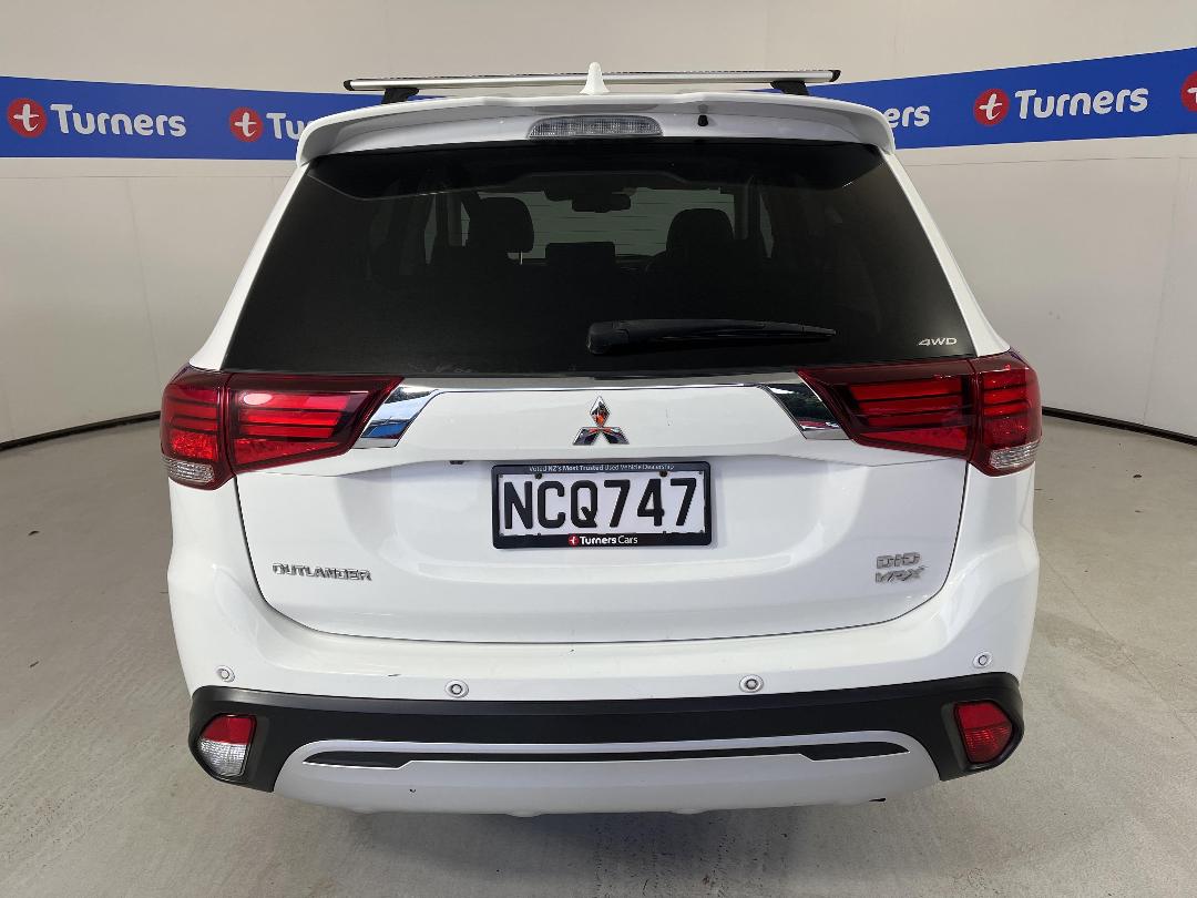 Photo '6' of Mitsubishi Outlander