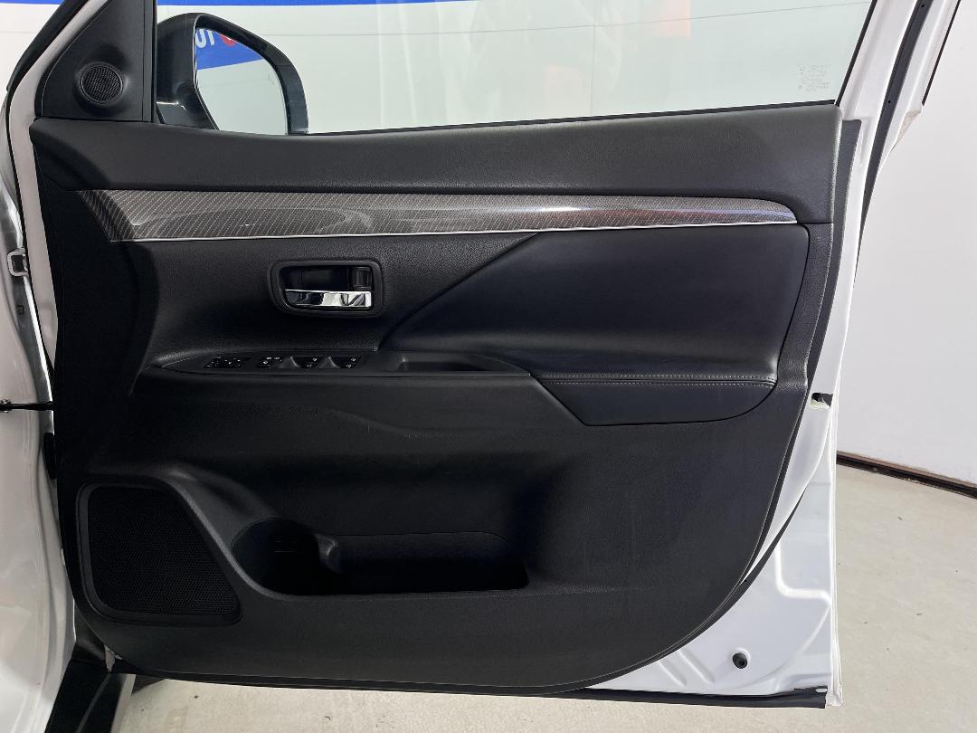 Photo '15' of Mitsubishi Outlander