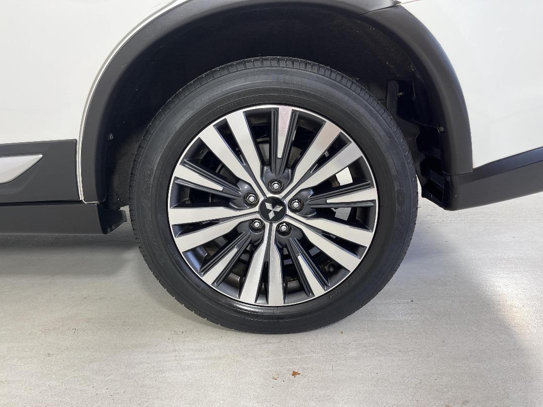 Photo '11' of Mitsubishi Outlander