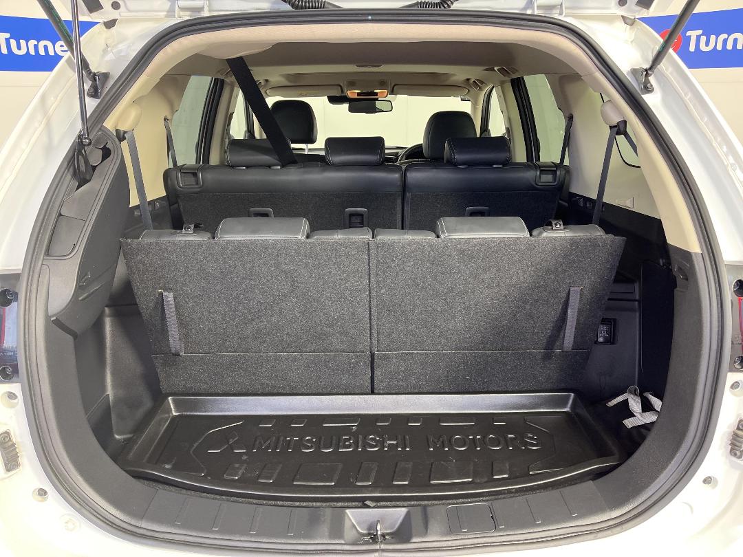 Photo '14' of Mitsubishi Outlander