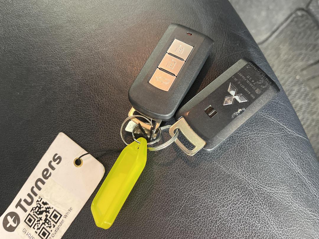 Photo '22' of Mitsubishi Outlander